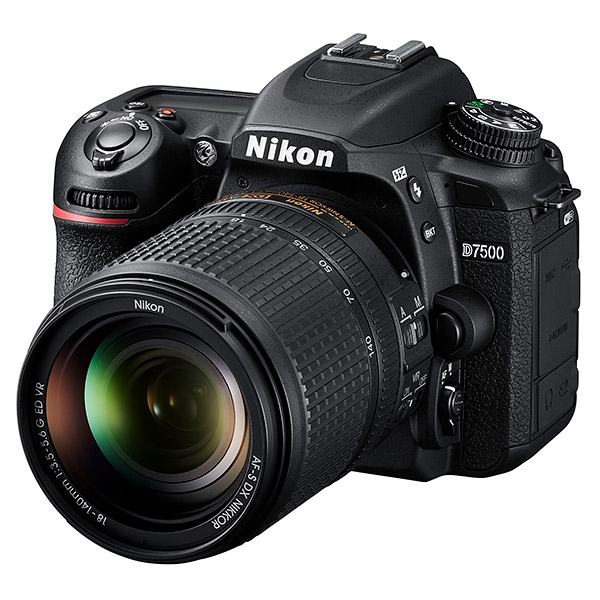 Nikon D7500, front
